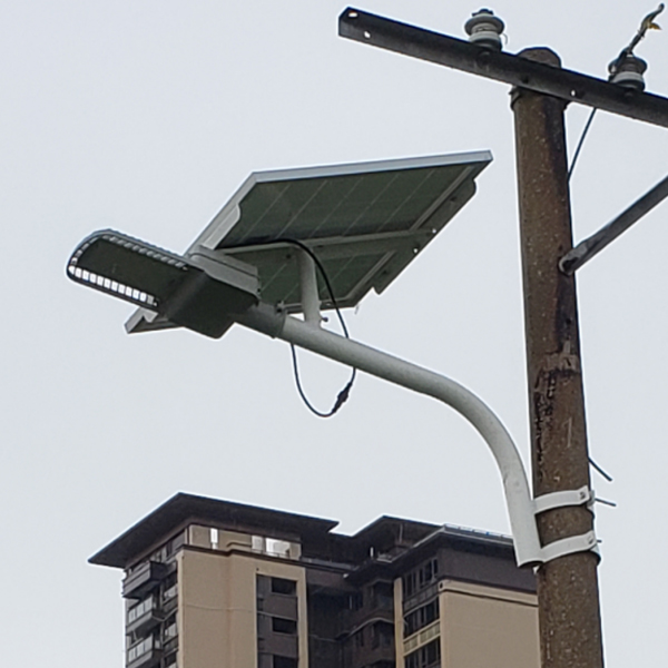 Solar pole lamp